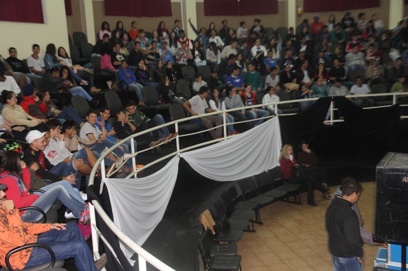 Semana da Juventude começa com a participação de centenas de Jovens